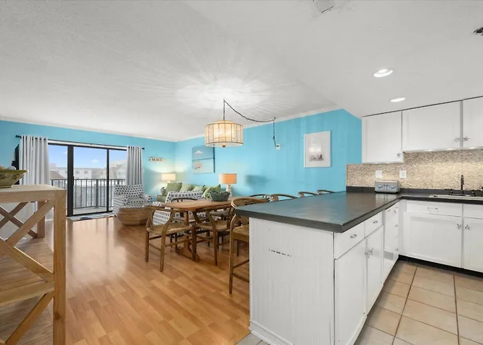 Royal Hawaiian - Amazing 2 Bedroom With Outdoor & Indoor Pool!
