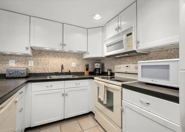 Royal Hawaiian - Amazing 2 Bedroom With Outdoor & Indoor Pool! * Ocean City