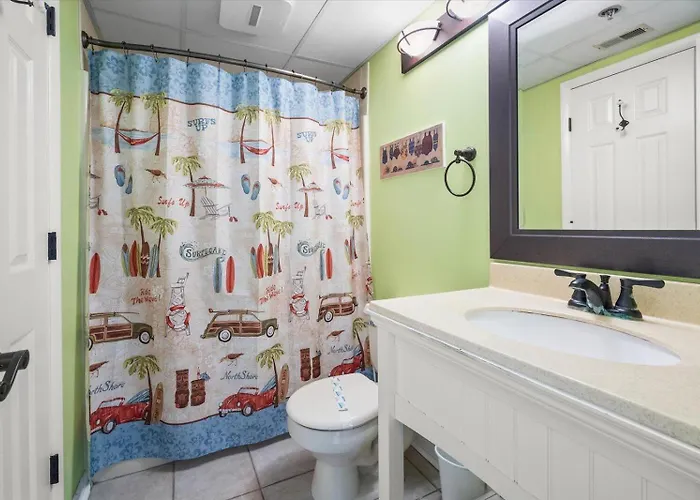 Royal Hawaiian - Amazing 2 Bedroom With Outdoor & Indoor Pool! *