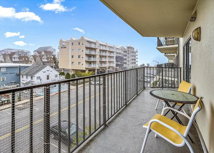 Holiday home Royal Hawaiian - Amazing 2 Bedroom With Outdoor & Indoor Pool!