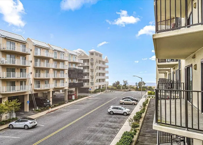 Holiday home Royal Hawaiian - Amazing 2 Bedroom With Outdoor & Indoor Pool!