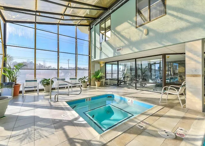 Royal Hawaiian - Amazing 2 Bedroom With Outdoor & Indoor Pool! Holiday home Ocean City