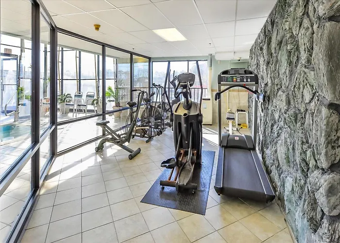 Royal Hawaiian - Amazing 2 Bedroom With Outdoor & Indoor Pool! Holiday home Ocean City